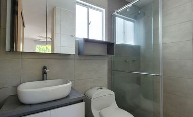 SE ARRIENDA CASA REMODELADA EN SOL DE GALICIA,FRENTE A LA ZONA SOCIAL.