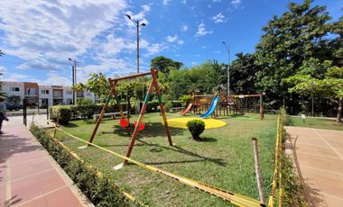SE ARRIENDA CASA REMODELADA EN SOL DE GALICIA,FRENTE A LA ZONA SOCIAL.