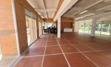 SE ARRIENDA CASA REMODELADA EN SOL DE GALICIA,FRENTE A LA ZONA SOCIAL.