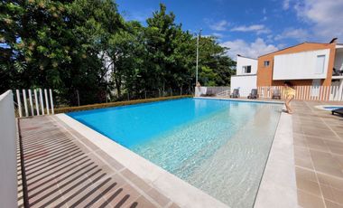 SE ARRIENDA CASA REMODELADA EN SOL DE GALICIA,FRENTE A LA ZONA SOCIAL.