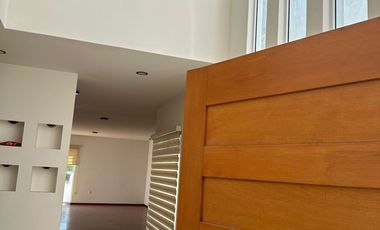 Casa en Renta en Pedregales, Zona Poniente | 3 Recámaras con Baño y Jardín Amplio
