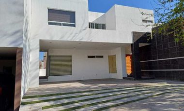 Casa en Renta en Pedregales, Zona Poniente | 3 Recámaras con Baño y Jardín Amplio