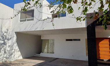Casa en Renta en Pedregales, Zona Poniente | 3 Recámaras con Baño y Jardín Amplio
