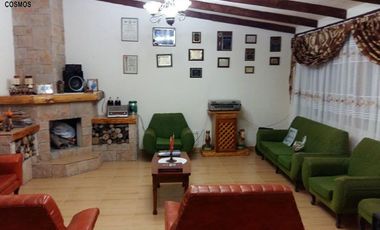 Casa de venta en Intag, 3 hectáreas de terreno con árboles frutales