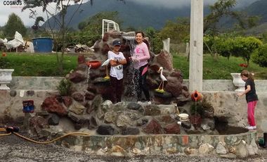 Casa de venta en Intag, 3 hectáreas de terreno con árboles frutales