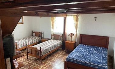 Casa de venta en Intag, 3 hectáreas de terreno con árboles frutales