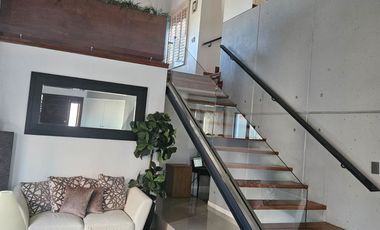 HERMOSA RESIDENCIA EN VENTA, AREA CAMPOS ELISEOS, CON ALBERCA