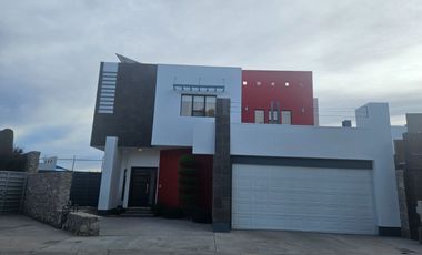 HERMOSA RESIDENCIA EN VENTA, AREA CAMPOS ELISEOS, CON ALBERCA