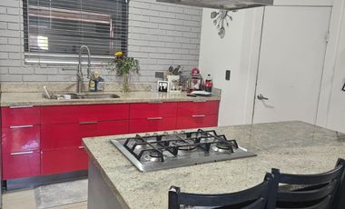 HERMOSA RESIDENCIA EN VENTA, AREA CAMPOS ELISEOS, CON ALBERCA