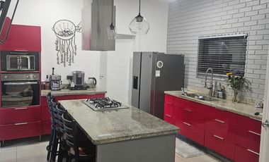HERMOSA RESIDENCIA EN VENTA, AREA CAMPOS ELISEOS, CON ALBERCA