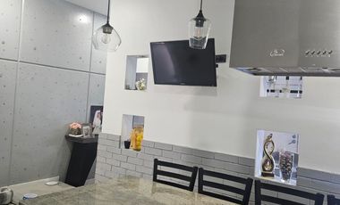 HERMOSA RESIDENCIA EN VENTA, AREA CAMPOS ELISEOS, CON ALBERCA