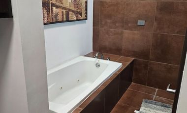HERMOSA RESIDENCIA EN VENTA, AREA CAMPOS ELISEOS, CON ALBERCA