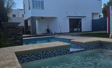 HERMOSA RESIDENCIA EN VENTA, AREA CAMPOS ELISEOS, CON ALBERCA