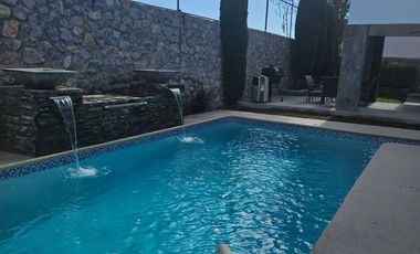 HERMOSA RESIDENCIA EN VENTA, AREA CAMPOS ELISEOS, CON ALBERCA