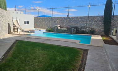 HERMOSA RESIDENCIA EN VENTA, AREA CAMPOS ELISEOS, CON ALBERCA