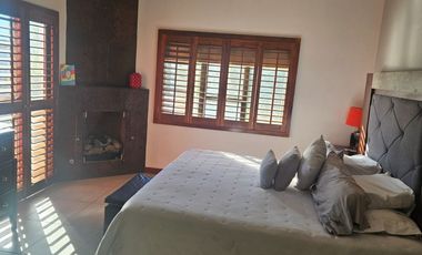 HERMOSA RESIDENCIA EN VENTA, AREA CAMPOS ELISEOS, CON ALBERCA