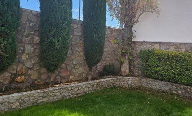HERMOSA RESIDENCIA EN VENTA, AREA CAMPOS ELISEOS, CON ALBERCA