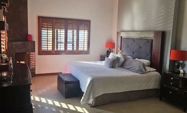 HERMOSA RESIDENCIA EN VENTA, AREA CAMPOS ELISEOS, CON ALBERCA