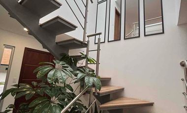 Renta Casa de tres dormitorios en conjunto privado en Llano Grande