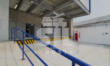 Renta de Bodega Industrial en Lomas