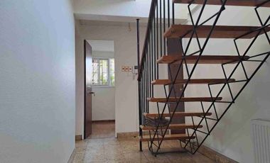 Excelente casa actualizada en pasaje cerrado 3D2B+Servicios+ Escritorio, amplios espacios, jardín formado. Luis Thayer Ojeda/Diego de Almagro