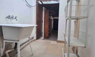 Excelente casa actualizada en pasaje cerrado 3D2B+Servicios+ Escritorio, amplios espacios, jardín formado. Luis Thayer Ojeda/Diego de Almagro