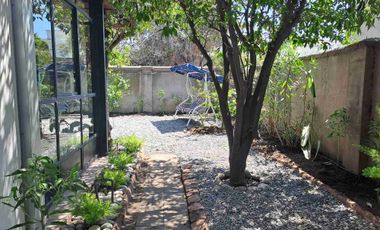 Excelente casa actualizada en pasaje cerrado 3D2B+Servicios+ Escritorio, amplios espacios, jardín formado. Luis Thayer Ojeda/Diego de Almagro