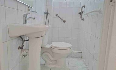 Excelente casa actualizada en pasaje cerrado 3D2B+Servicios+ Escritorio, amplios espacios, jardín formado. Luis Thayer Ojeda/Diego de Almagro