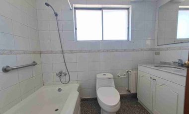 Excelente casa actualizada en pasaje cerrado 3D2B+Servicios+ Escritorio, amplios espacios, jardín formado. Luis Thayer Ojeda/Diego de Almagro