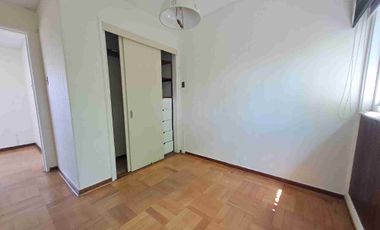 Excelente casa actualizada en pasaje cerrado 3D2B+Servicios+ Escritorio, amplios espacios, jardín formado. Luis Thayer Ojeda/Diego de Almagro