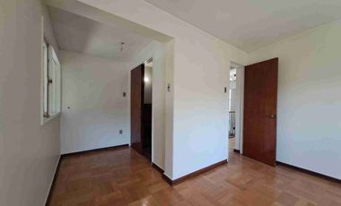 Excelente casa actualizada en pasaje cerrado 3D2B+Servicios+ Escritorio, amplios espacios, jardín formado. Luis Thayer Ojeda/Diego de Almagro