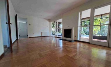 Excelente casa actualizada en pasaje cerrado 3D2B+Servicios+ Escritorio, amplios espacios, jardín formado. Luis Thayer Ojeda/Diego de Almagro