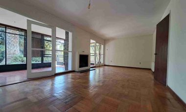 Excelente casa actualizada en pasaje cerrado 3D2B+Servicios+ Escritorio, amplios espacios, jardín formado. Luis Thayer Ojeda/Diego de Almagro