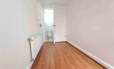 Excelente casa actualizada en pasaje cerrado 3D2B+Servicios+ Escritorio, amplios espacios, jardín formado. Luis Thayer Ojeda/Diego de Almagro