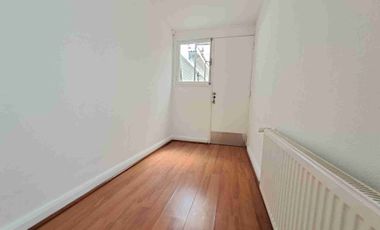 Excelente casa actualizada en pasaje cerrado 3D2B+Servicios+ Escritorio, amplios espacios, jardín formado. Luis Thayer Ojeda/Diego de Almagro