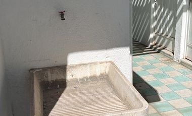 CASA AMPLIA EN VENTA REMODELADA