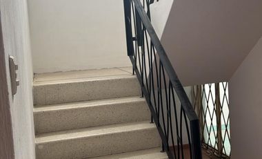 CASA AMPLIA EN VENTA REMODELADA