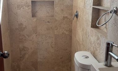 CASA AMPLIA EN VENTA REMODELADA