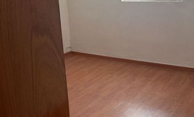 CASA AMPLIA EN VENTA REMODELADA