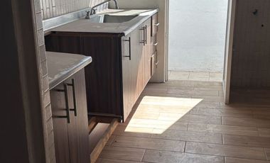 CASA AMPLIA EN VENTA REMODELADA