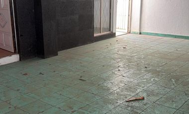 CASA AMPLIA EN VENTA REMODELADA