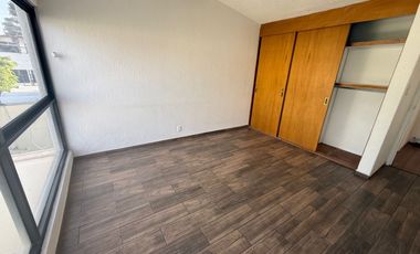 Echegaray: Casa con jardín