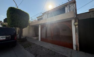 Echegaray: Casa con jardín