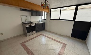 Echegaray: Casa con jardín