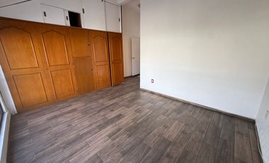 Echegaray: Casa con jardín