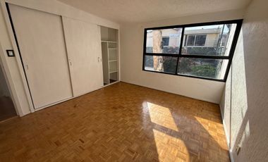 Echegaray: Casa con jardín