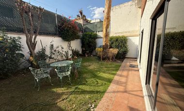 Echegaray: Casa con jardín