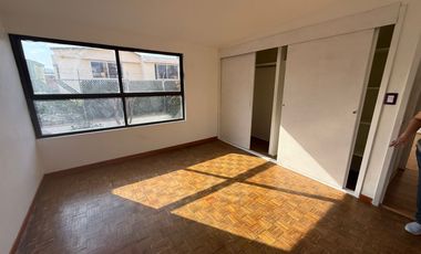 Echegaray: Casa con jardín