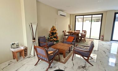 En Machala Linda Casa de Venta en Urb. Privada con una ubicación estratégica cerca a la Gran Piazza, Colegios, etc