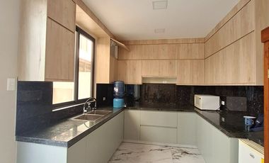 En Machala Linda Casa de Venta en Urb. Privada con una ubicación estratégica cerca a la Gran Piazza, Colegios, etc